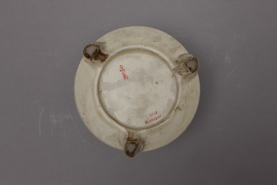 图片[2]-Pengcheng Kiln imitation Ding Kiln white glaze string pattern tripod bottle-China Archive